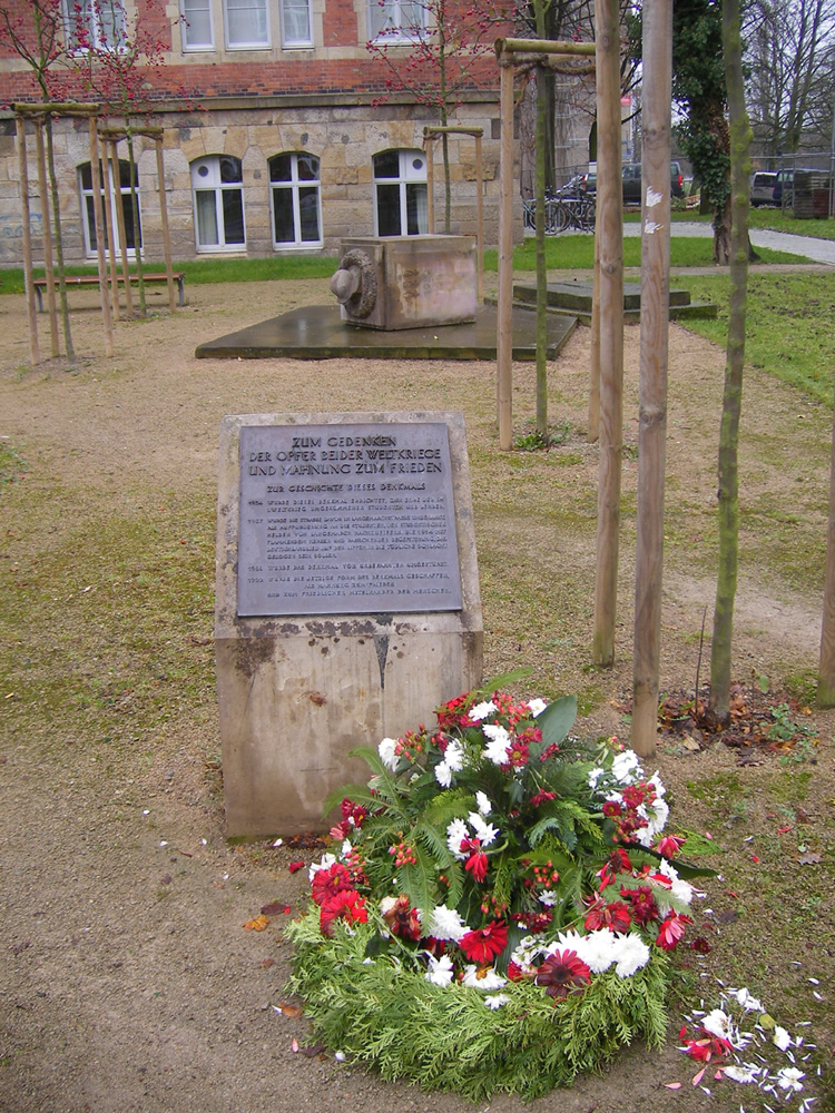 Gesamtansicht-Denkmal Langemarck